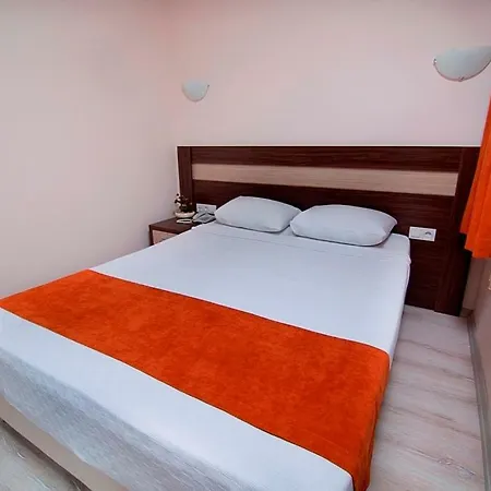 Enki Hotel 2*